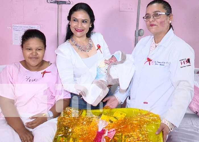 Foto: Entrega de regalos a madres de Managua / TN8