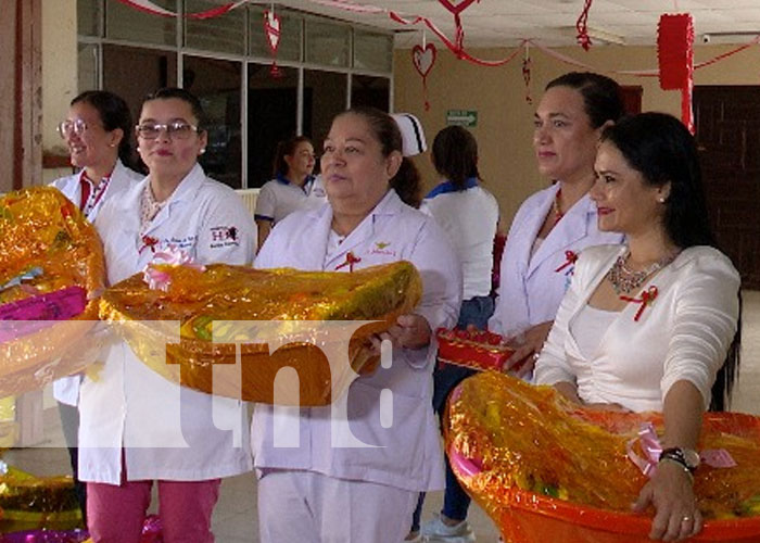 Foto: Entrega de regalos a madres de Managua / TN8