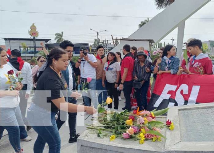 Foto: Homenaje a Rigoberto López Pérez / TN8