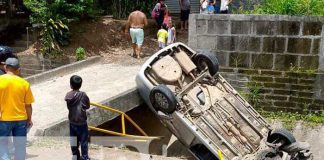 Foto: Vuelco de vehículo en una canaleta de Diriomo, Granada / TN8