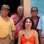 Foto: Mujer tiene de maridos a siete ‘viejitos’ pensionados en Colombia / Cortesía