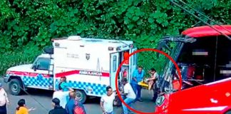 Foto: Bus arremete a heridos y paramédicos que atendían emergencia en Ecuador / Cortesía