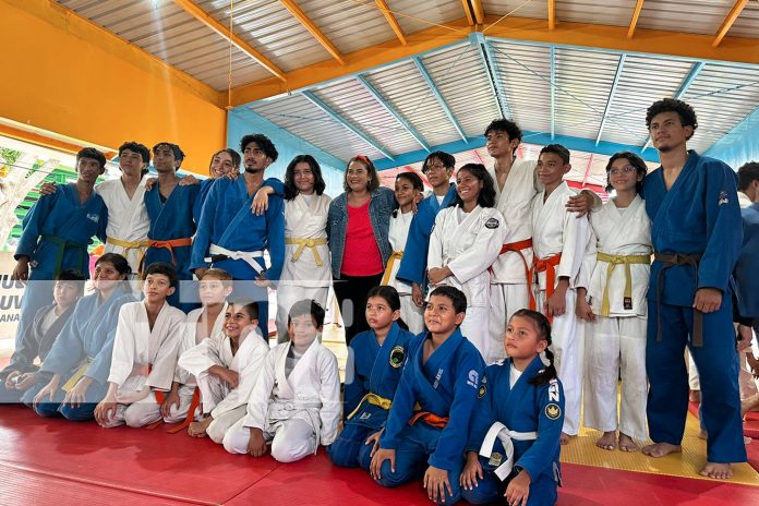 Nota: Celebran 3.º aniversario de la Academia de Leones Azules en Managua/ TN8