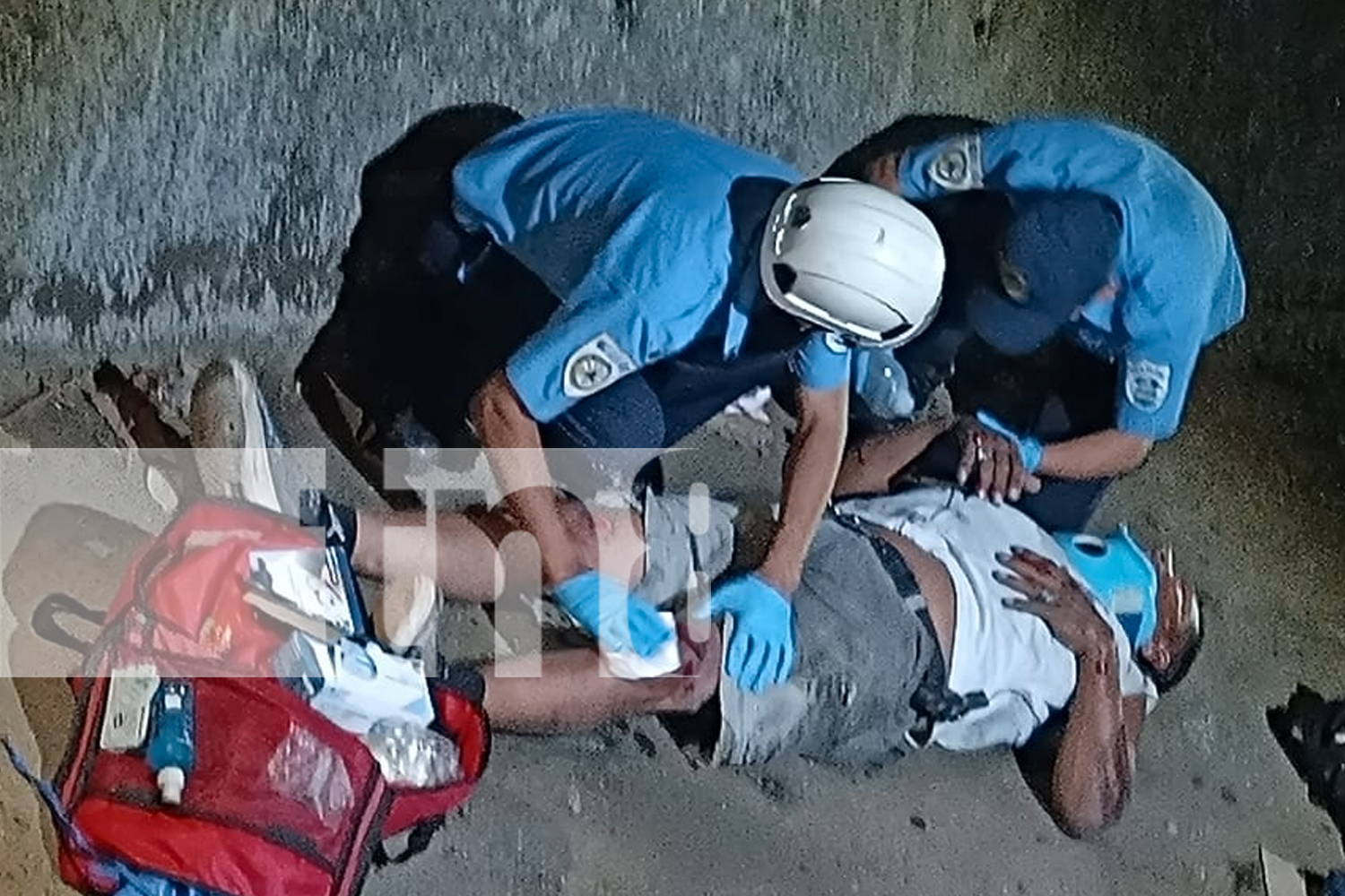 Foto: Motociclista cae con su moto a un cauce de Chinandega/ TN8