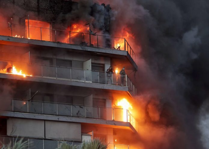 49 muertos por un incendio en un edificio de Kuwait