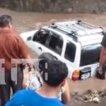 Foto: Bomberos Unidos y Policía Nacional rescatan a conductor en Jinotega/TN8