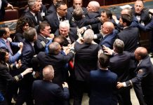 Polémica en Italia tras una pelea entre diputados en el Parlamento