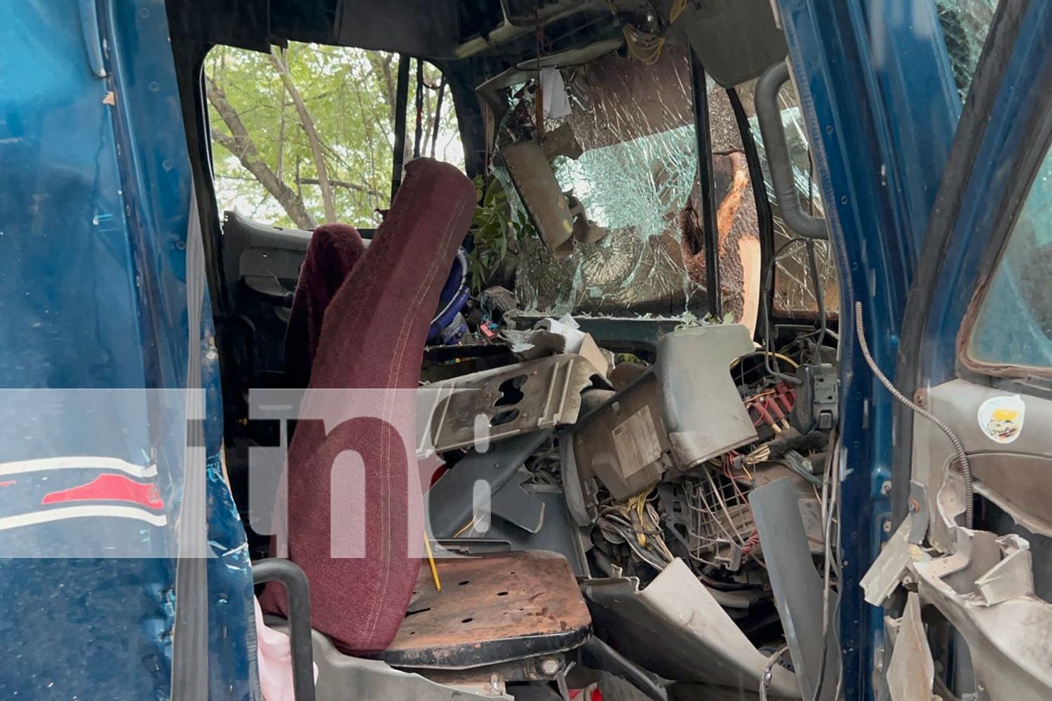 Foto: Conductor de rastra sufrió un paro cardíaco e impactó contra un árbol, en Chontales/TN8