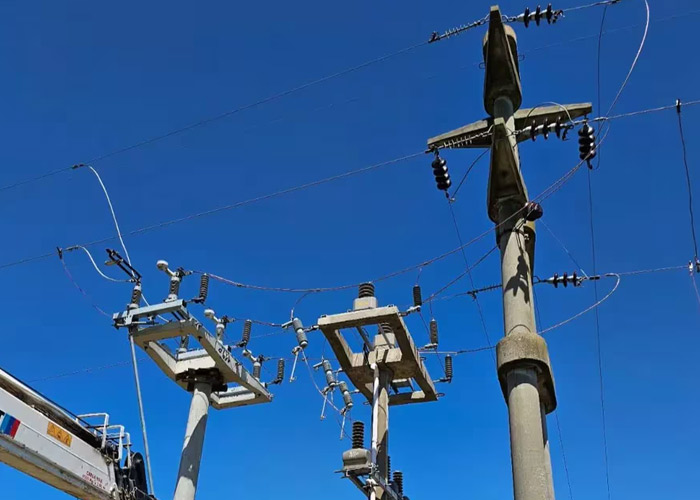 Muere electrocutado mientras intentaba robar cables en un barrio de Brasil