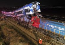 Dos muertos en choque frontal de trenes en Chile