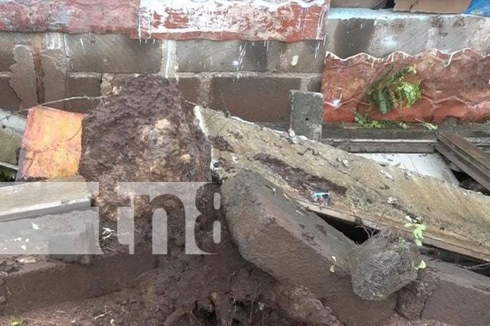 Vecinos de Granada en peligro por muro derrumbado tras lluvias