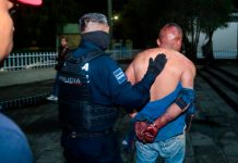 Hombre mata a sus vecinos en México