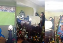 Foto: Partido de futbol en pleno funeral /cortesía