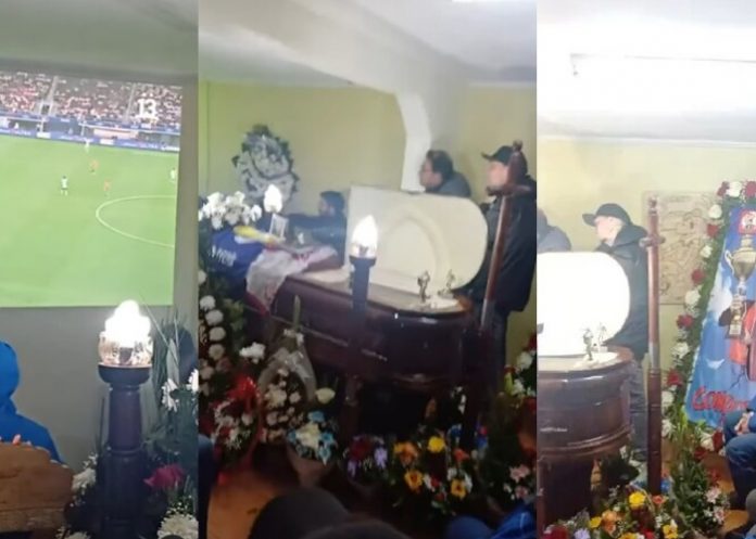 Foto: Partido de futbol en pleno funeral /cortesía