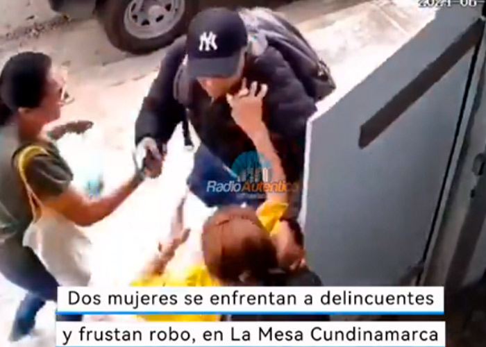 Mujeres golpean a ladrón en Colombia