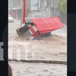 Foto: Caponero se salva de ser arrastrado por fuerte lluvia en Linda Vista / TN8