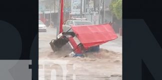 Foto: Caponero se salva de ser arrastrado por fuerte lluvia en Linda Vista / TN8