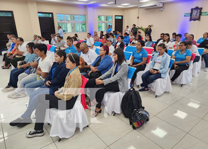 Foto: Maestros participan en el Certamen Nacional Docente Innovador en León/TN8