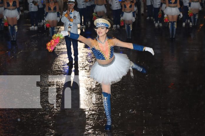 Foto: León celebra las vísperas del 45 aniversario de la liberación de la ciudad universitaria/TN8