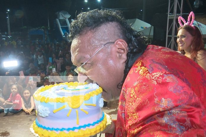 Foto: ¡Celebración en Grande! Gustavo Leyton festeja 62 años y 45 años de trayectoria artística/TN8