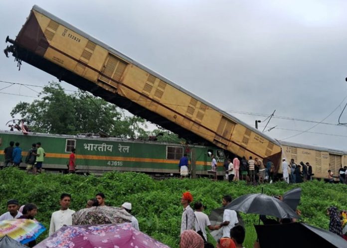 Foto: Ocho muertos en un choque de trenes en el este de India /Cortesía