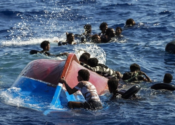 Al menos once migrantes muertos en la costa de Italia