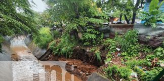 Foto: Lluvias socaban loseta de un cauce en barrio Liberia, Managua / TN8