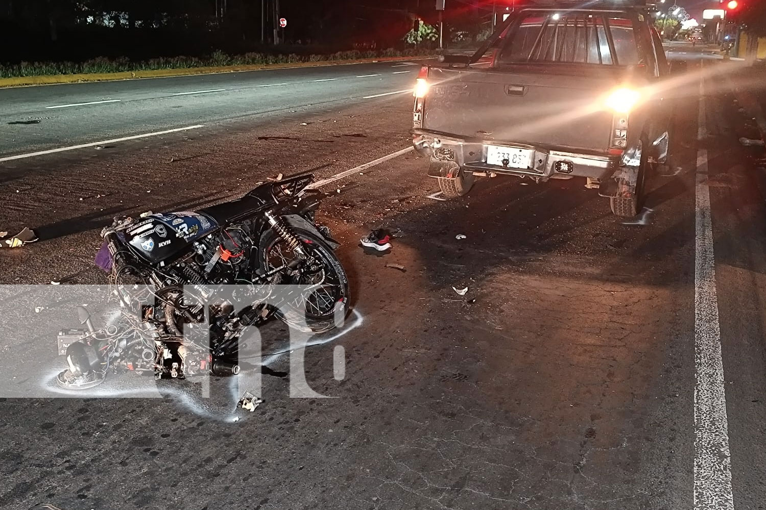 Foto: Motociclista entre la vida y la muerte tras chocar contra una camioneta en Carretera Norte/TN8
