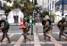 Foto: Fuerzas militares ingresan al palacio presidencial de Bolivia /Cortesía
