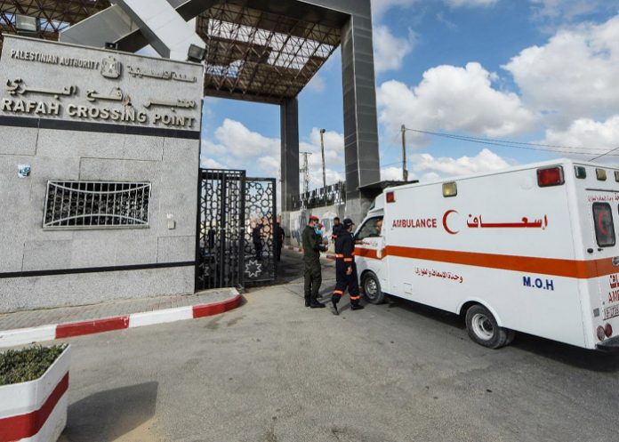 Foto: 21 pacientes con cáncer son evacuados de la asediada Gaza hacia Egipto /Cortesía