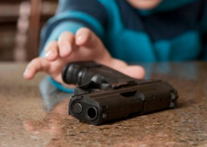 Foto: Niño con arma de fuego comente impactante tragedia /cortesía