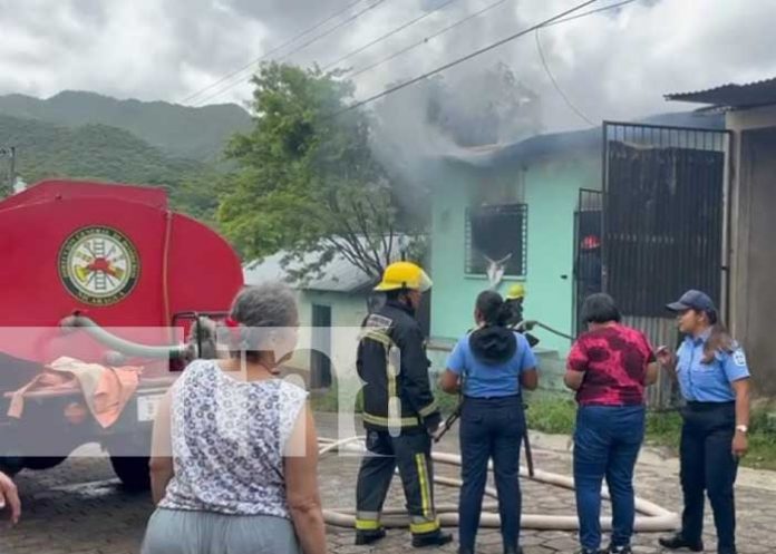 Foto: Incendio destruye vivienda de directora de albergue en Somoto/ TN8