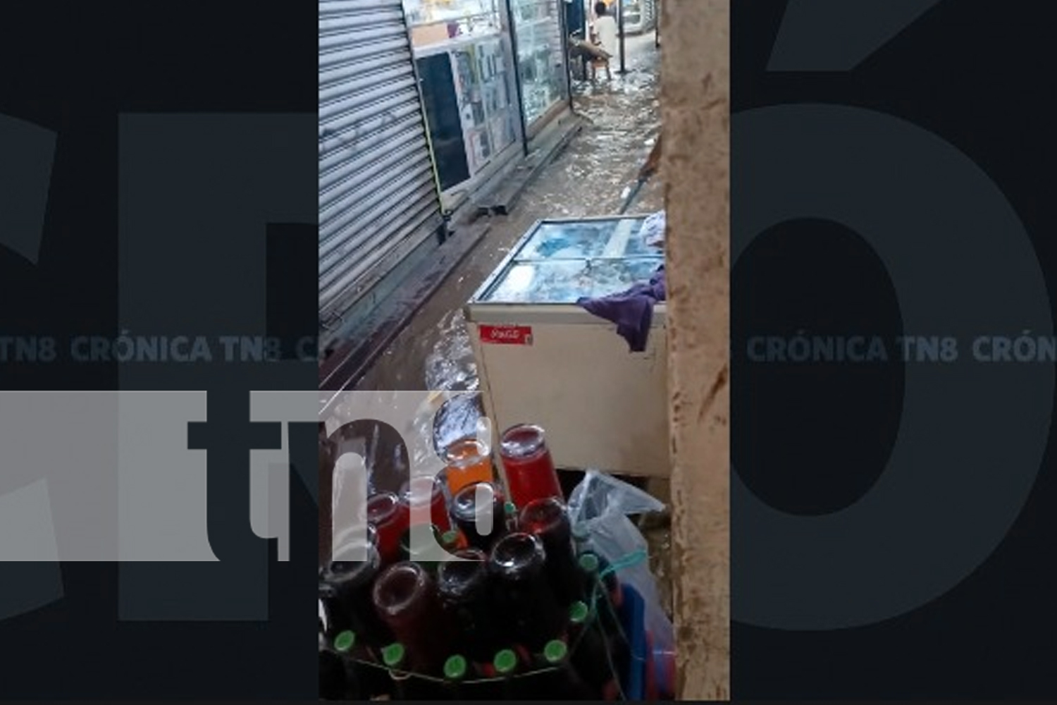 Foto: Caponero se salva de ser arrastrado por fuerte lluvia en Linda Vista / TN8