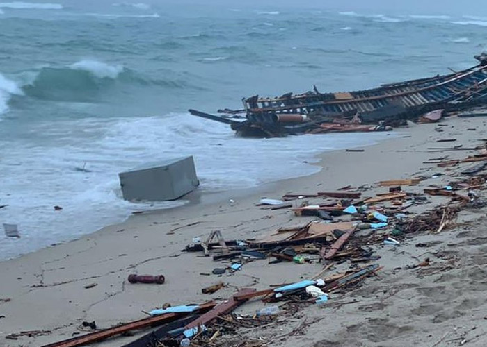 Al menos once migrantes muertos en la costa de Italia