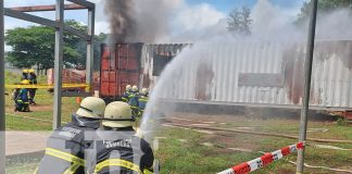 Foto: ¡Bomberos en Acción! Realizan ejercicio de extinción de incendios y rescate / TN8