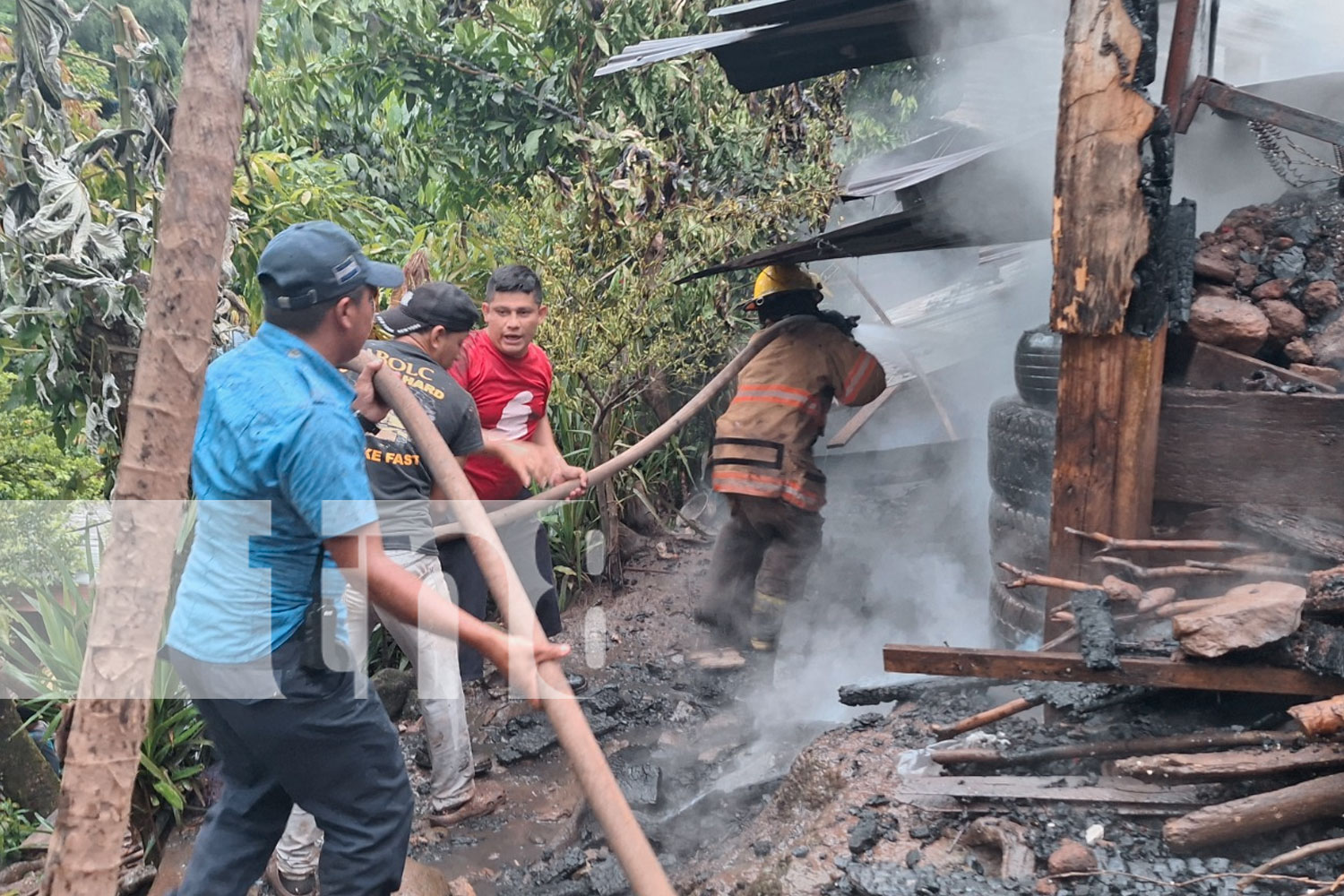 Foto: Incendio devasta vivienda en Río Blanco: Familia escapa a tiempo del siniestro/TN8