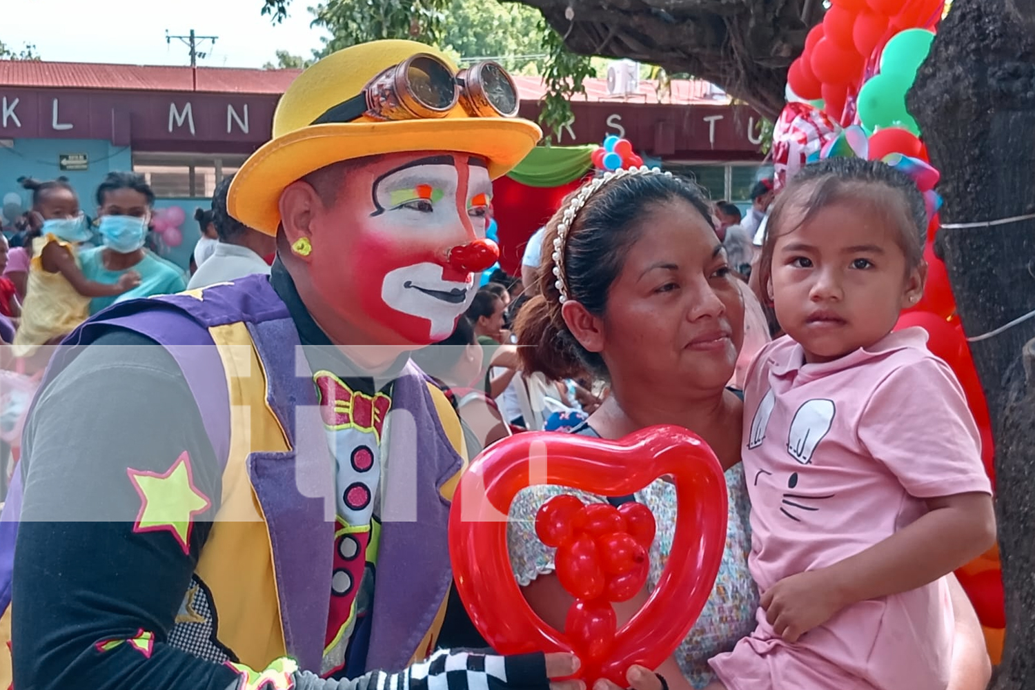 Hospital "La Mascota" arrancó sonrisas y carcajadas a los niños