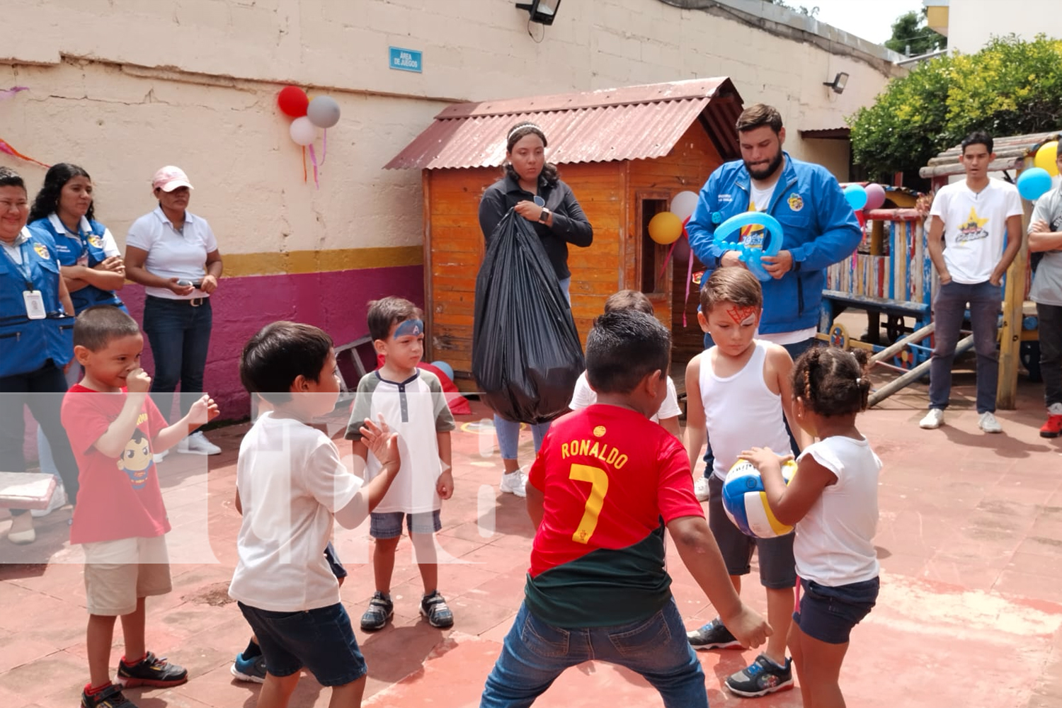 Foto; Organizan una fiesta para celebrar el día del niño en el CDI del barrio Monseñor Lezcano/ Cortesía