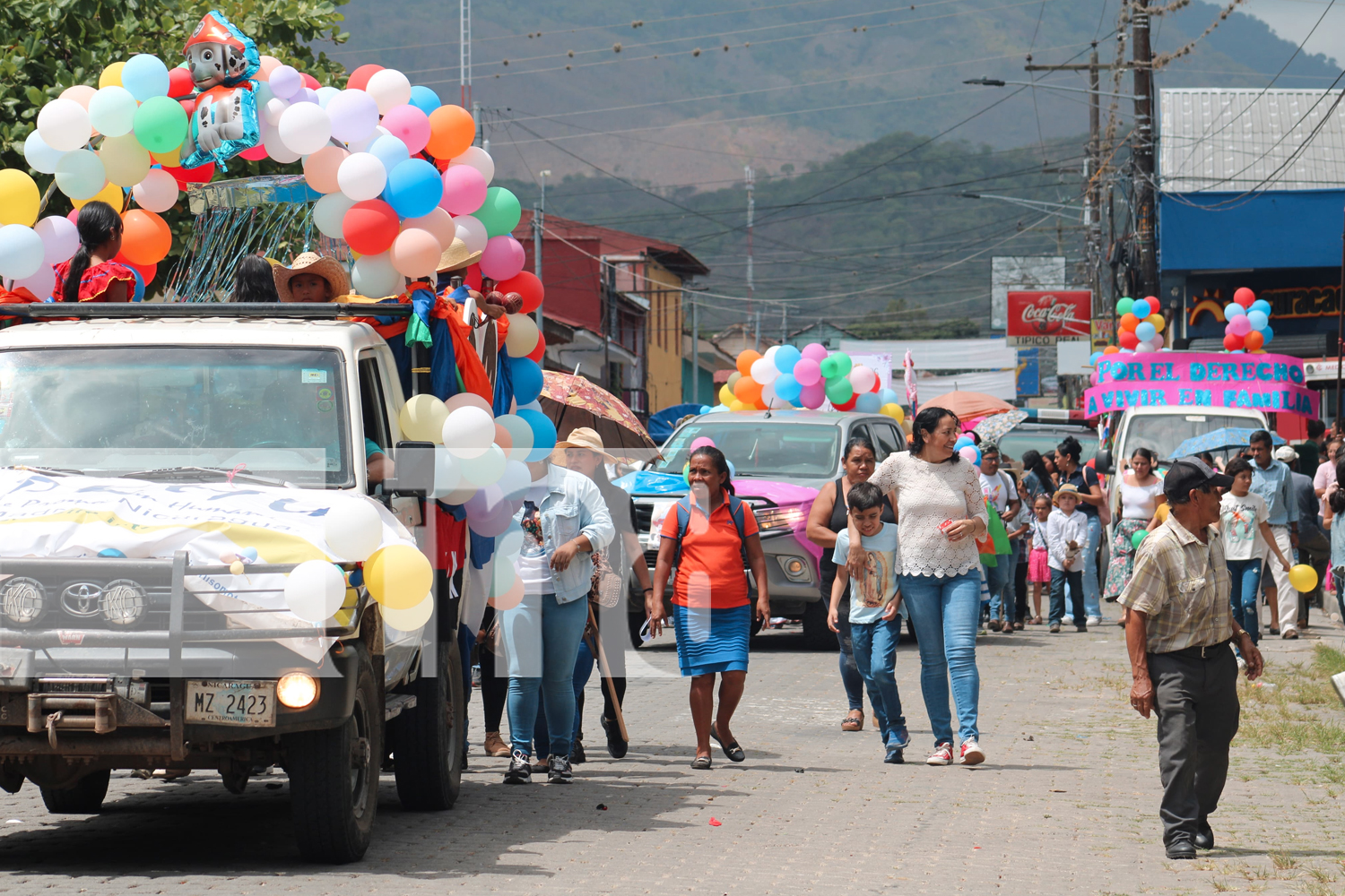 Foto: Niños y niñas celebran su día con el tradicional festival de caballitos de palo en Somoto/ TN8