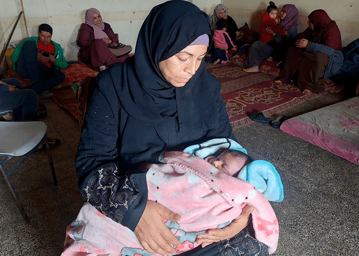 Niños de Gaza mueren de hambre: La trágica búsqueda de una madre por leche