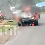 Foto: Vehículo toma fuego en La Dalia, Matagalpa / TN8