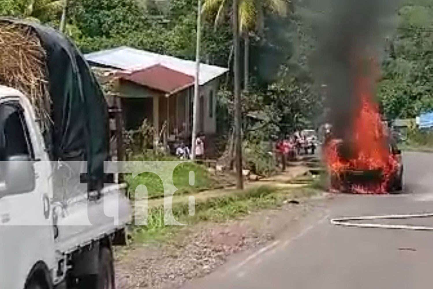 Foto: Vehículo toma fuego en La Dalia, Matagalpa / TN8