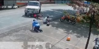 Foto:: Camioneta invade carril a motociclista y provoca accidente en Río Blanco / TN8