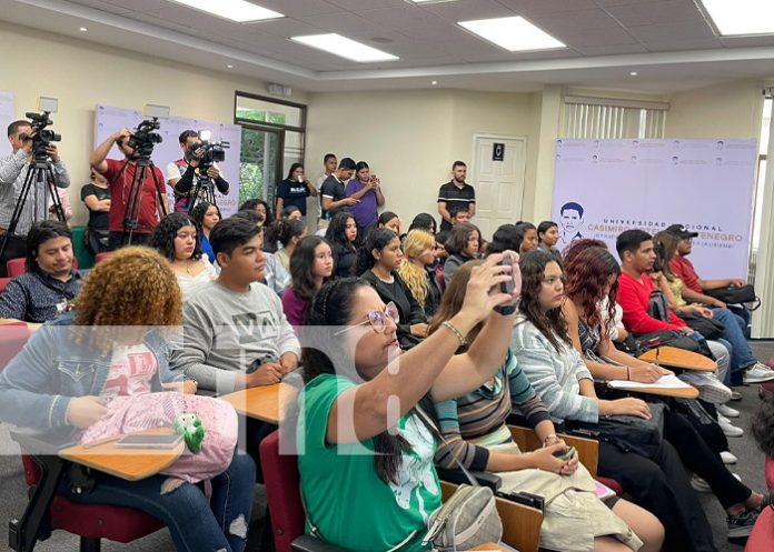 Foto: Creación de Contenido con estudiantes de Comunicación / TN8