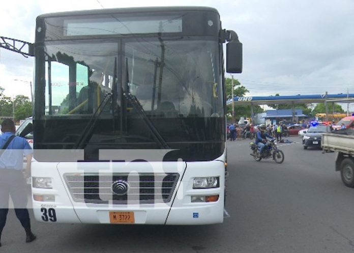 Foto: Detalles del accidente en la Rotonda Cristo Rey, Managua / TN8