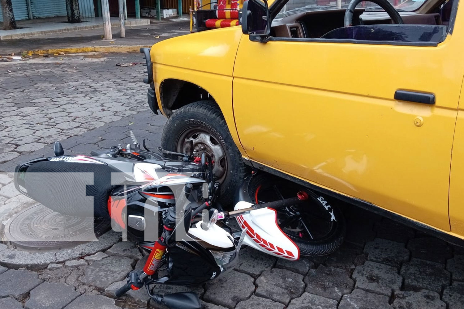 Foto: Choque de camioneta con moto en Managua / TN8