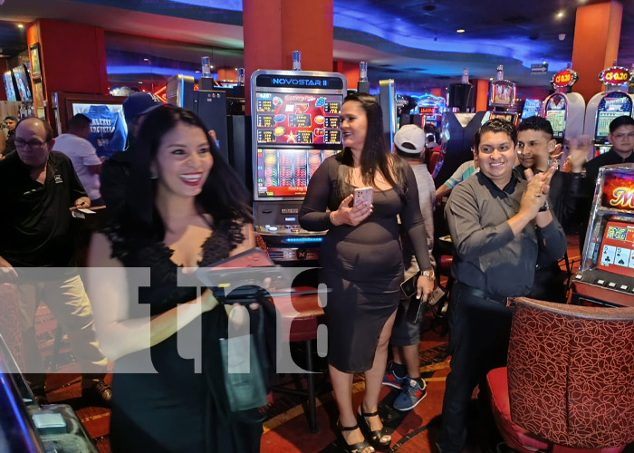 Foto: Inauguración de nuevas máquinas en el Casino Pharaos de Multicentro Las Américas / TN8