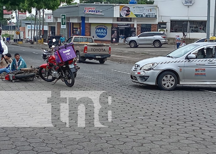 Foto: Motociclista sufre accidente junto a su pasajero "Picap" en Managua / TN8