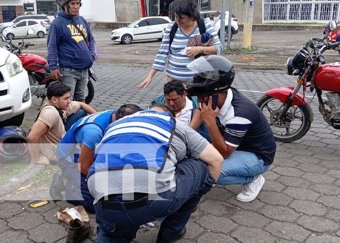 Foto: Motociclista sufre accidente junto a su pasajero "Picap" en Managua / TN8