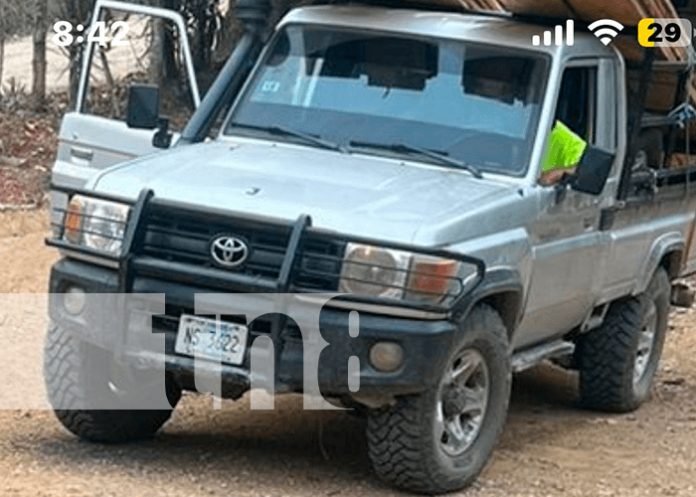 Roban camioneta que se encontraba estacionada en plena vía pública en Jalapa